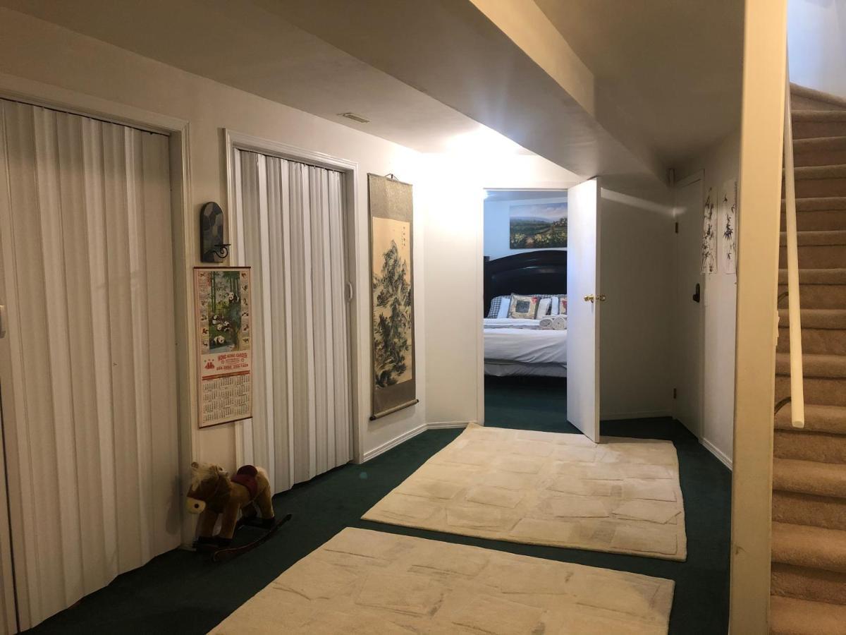 Hidden Valley Basement Suit H YYC Esterno foto